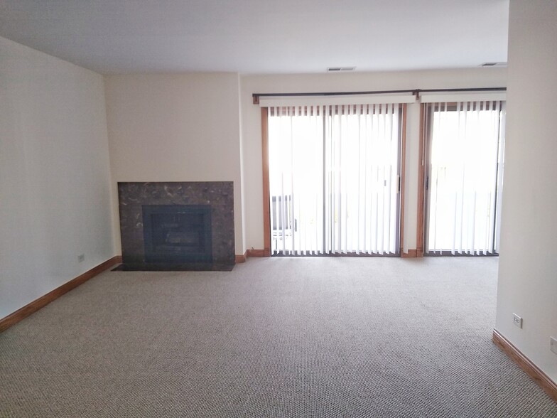 Living Room - 220 Oak Knoll Ct