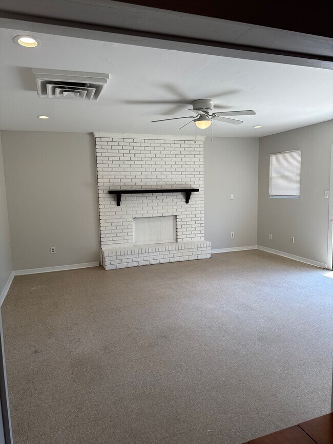 Building Photo - 10569 Citrus Ln