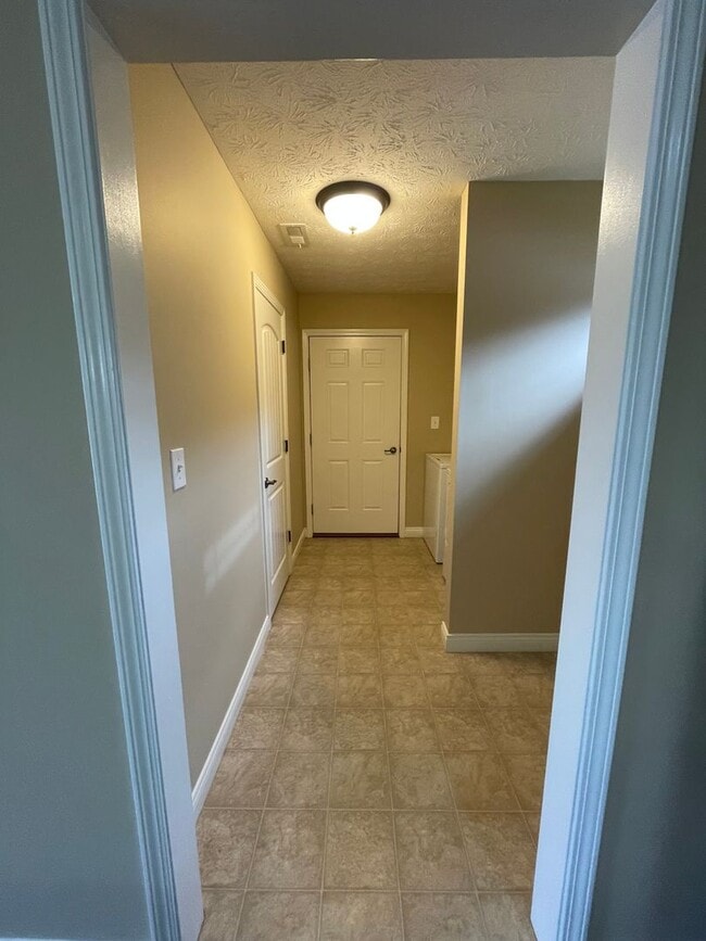 Building Photo - Home Sweet HOME!