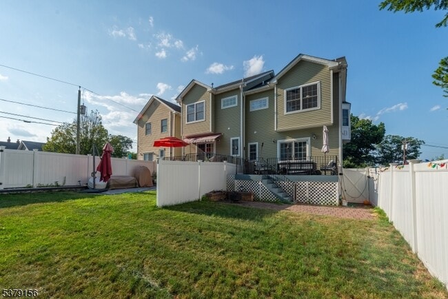 Building Photo - 95 Conover Ave