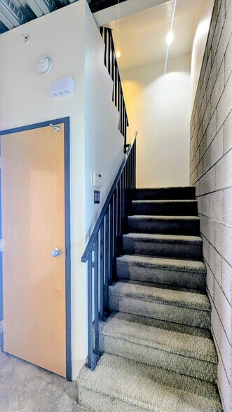 Building Photo - 525 E Willetta St