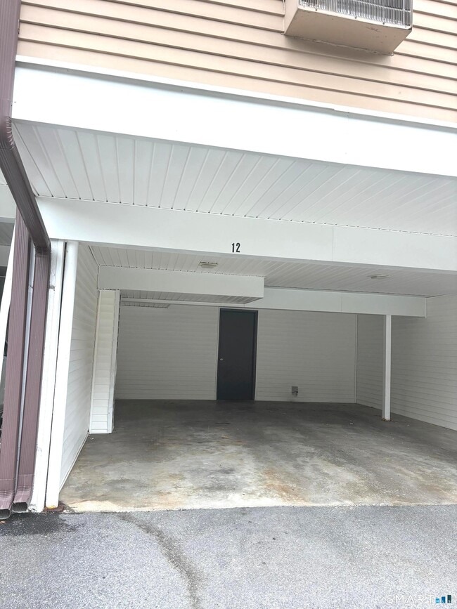 Building Photo - 1660 Farmington Ave