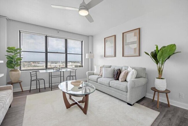 Building Photo - 311 W Ashley St