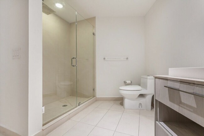 Building Photo - 4011 S Ocean Dr