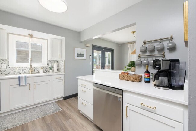 Building Photo - 8910 Cambridge Dr