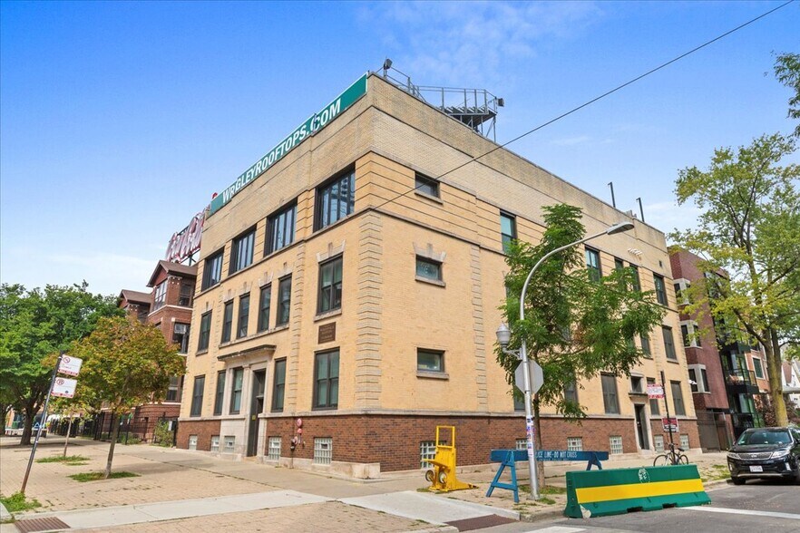 Building Photo - 3706 N Kenmore Ave