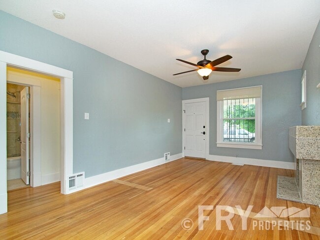 Building Photo - Classic bungalow with modern finishes in burgeoning Regis neighborhood.