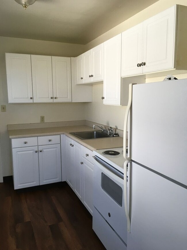 Building Photo - 19453 Hill St