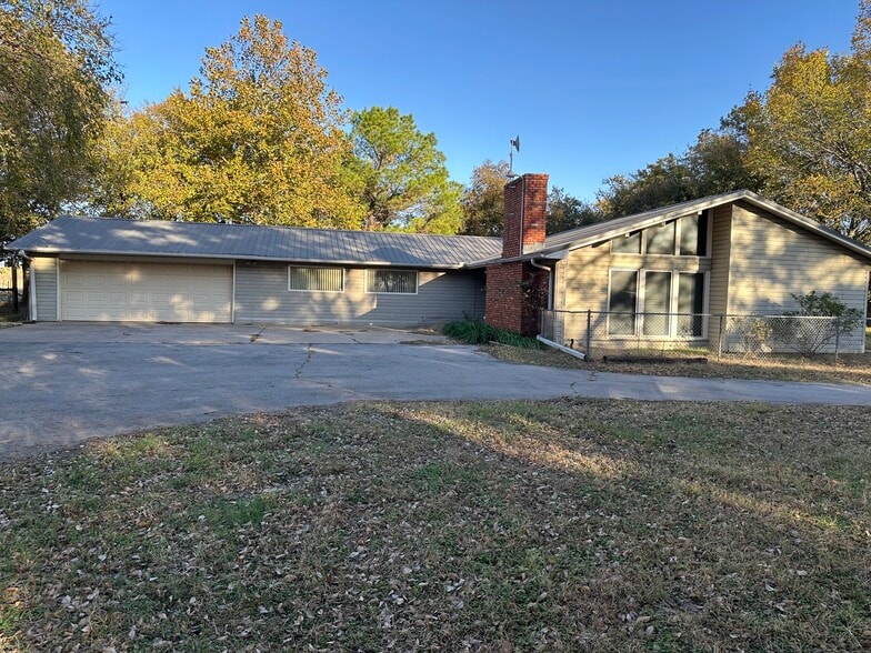 Primary Photo - 13520 NW Cache Rd