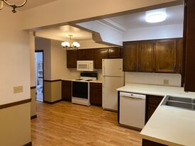 Building Photo - 1425 Manville Rd