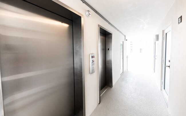 Building Photo - 3100 S Ocean Blvd