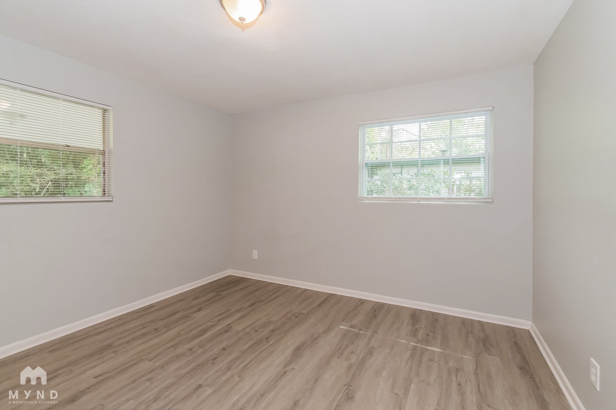 Building Photo - 1033 Busac Ave