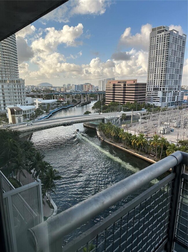 Building Photo - 690 SW 1st Ct