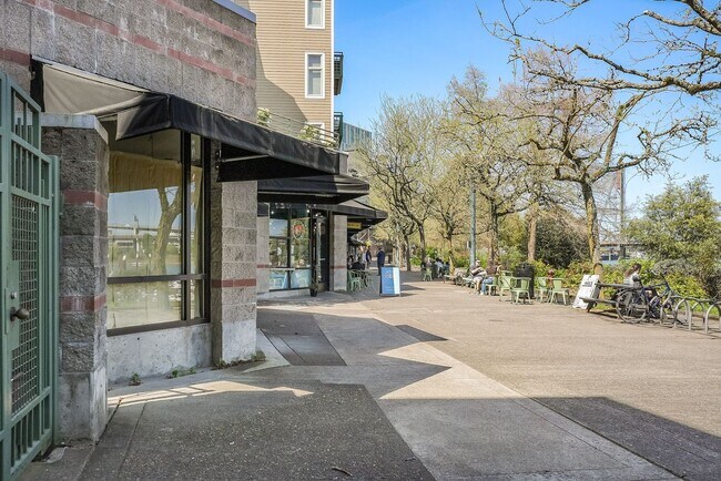 Building Photo - 205 SW Montgomery St