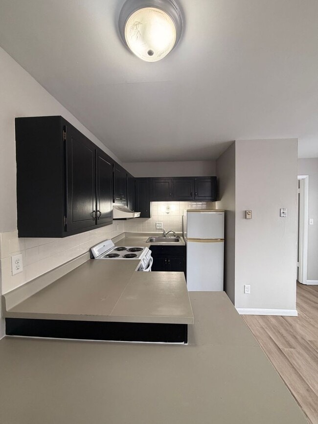 Interior Photo - 532 W Mulberry St