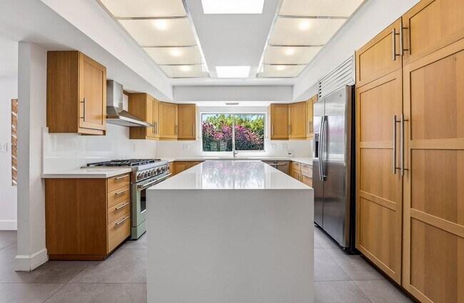 Building Photo - 8101 E Del Timbre Dr