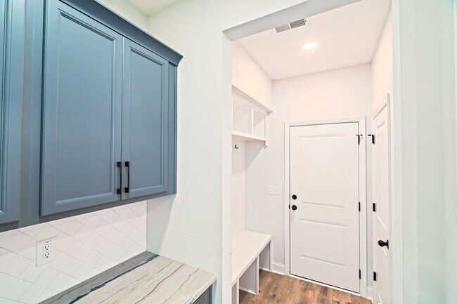 Building Photo - Spacious Lowcountry Retreat in Moncks Corner