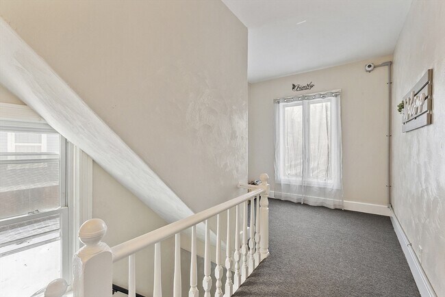 Building Photo - 19 Isabella St