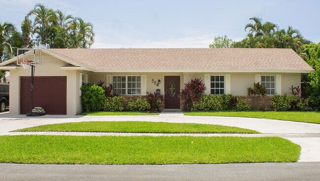 Primary Photo - 556 NW 15th Ct