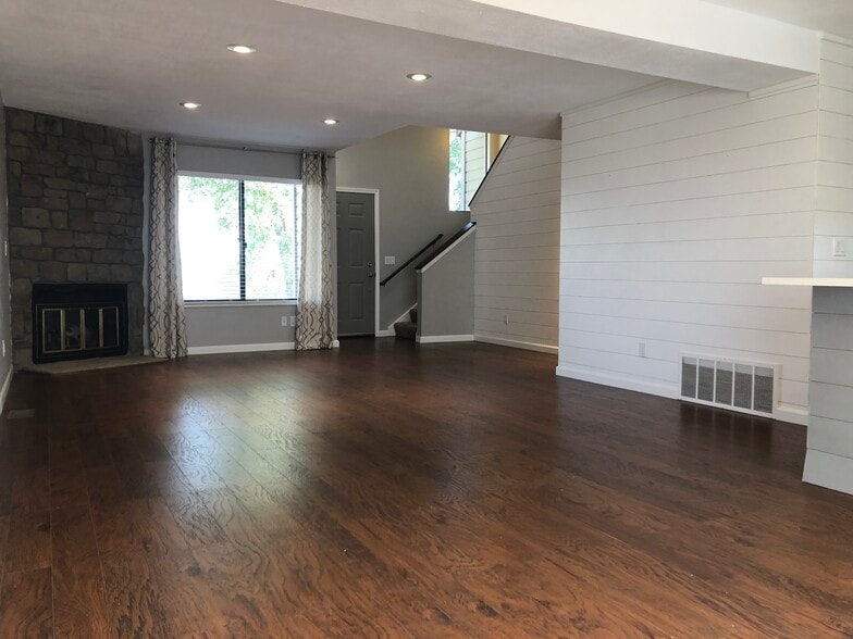 Front Room Area - 422 Wright St