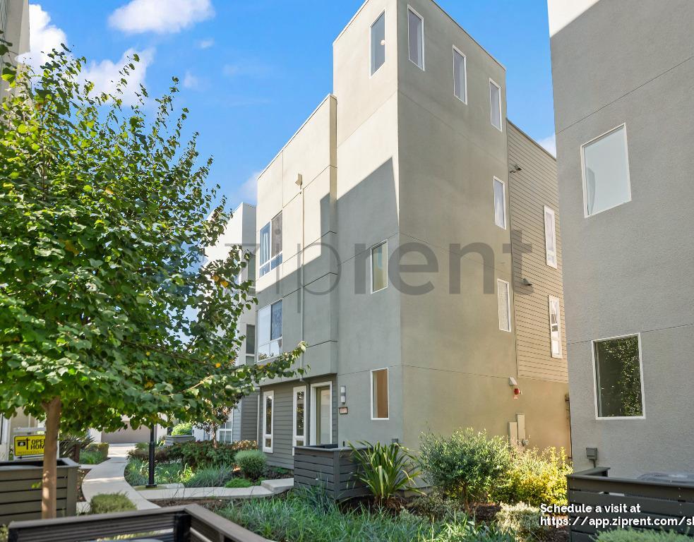 Building Photo - 1462 Longitude Dr