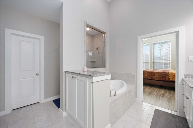 Building Photo - 12610 Woodbourne Forest Dr