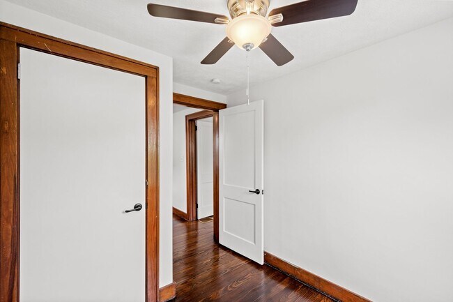 Building Photo - AVAILABLE MAY 1ST! GORGEOUS 3 BEDROOM IN CARNEGIE!!