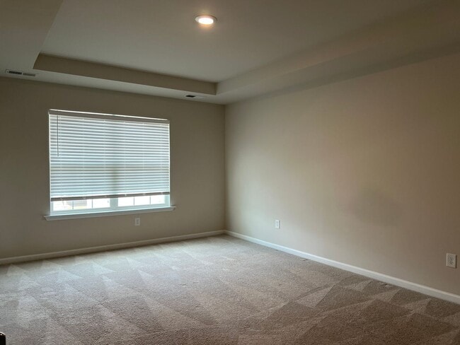 Building Photo - 4/2.5 Townhome Available Now!