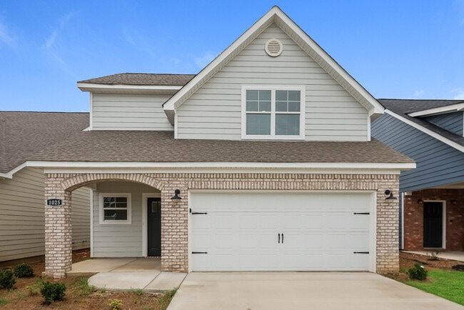 Building Photo - 1025 Highgrove Hts NW