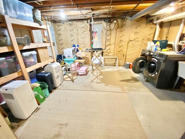 Building Photo - 3 Bedroom Condo in South Burlington VT Available 1/1/26!