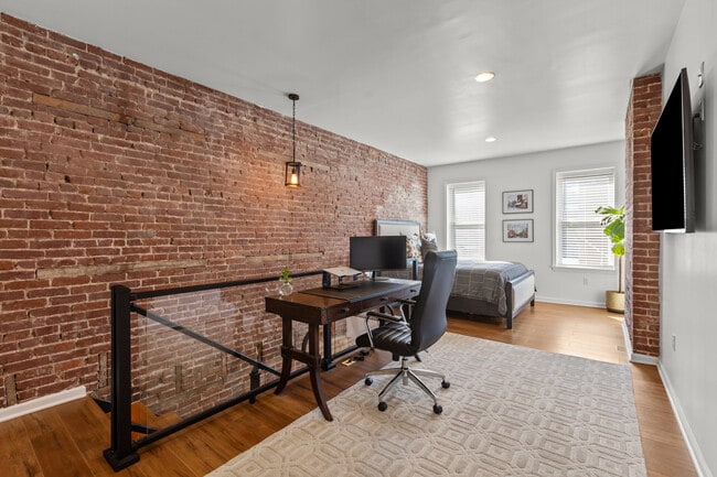 Building Photo - 3039 Spring Wy