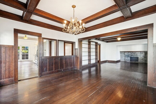 Building Photo - 1044 Manzanita St