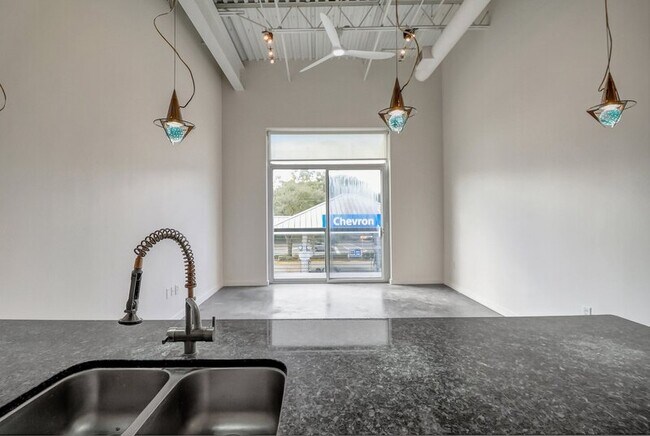 Building Photo - 2514 Abercorn St