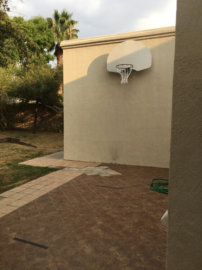 Building Photo - 5036 Shadow Mountain Rd