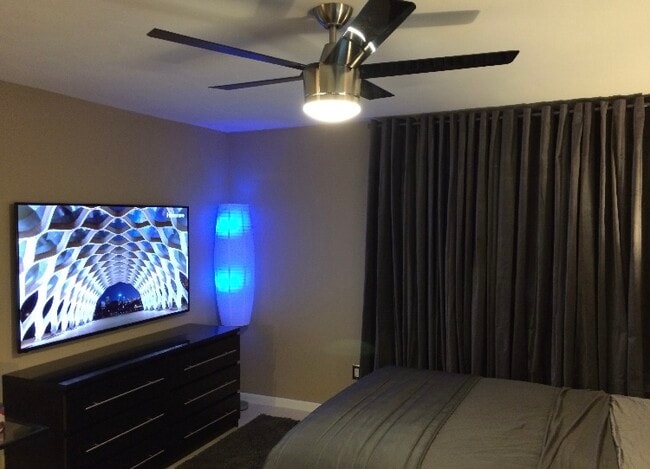 Building Photo - 201 Desoto St