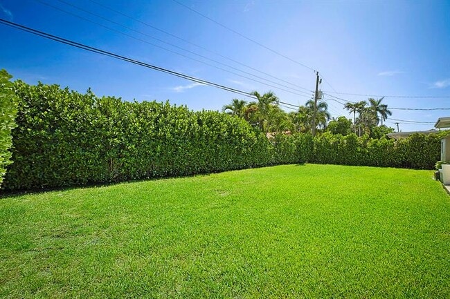 Building Photo - 2445 SE 7th St