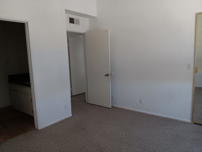 Building Photo - 8435 Burnet Ave