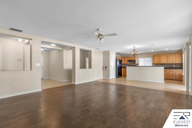 Building Photo - 9 Waywood Pl