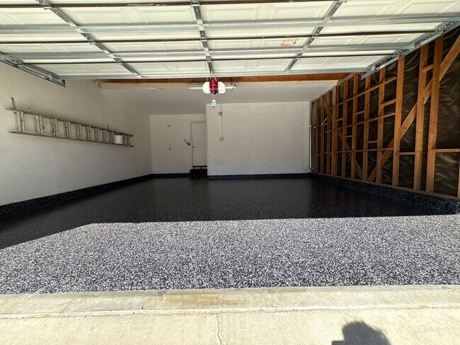 Building Photo - Beautiful 3-bed, 3-bath Home