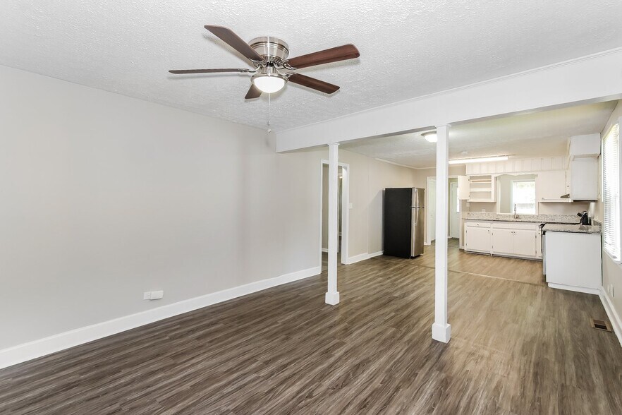 Building Photo - 2210 Tudor Dr