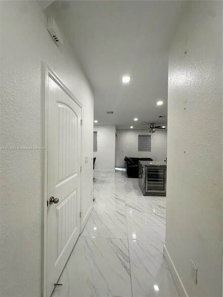Building Photo - 758 NE 34th Ave