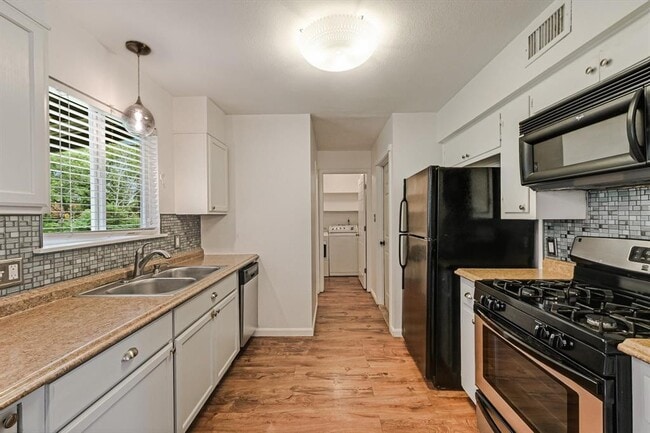 Building Photo - 4904 Creekline Dr