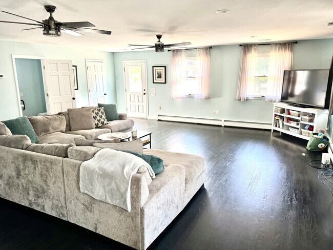 Building Photo - 14386 Calvert St