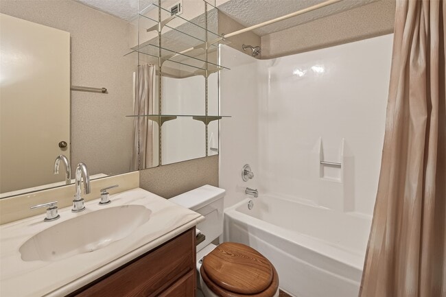 Building Photo - 13424 Castilian Dr