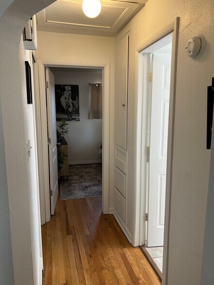 Building Photo - 4926 Hooker St