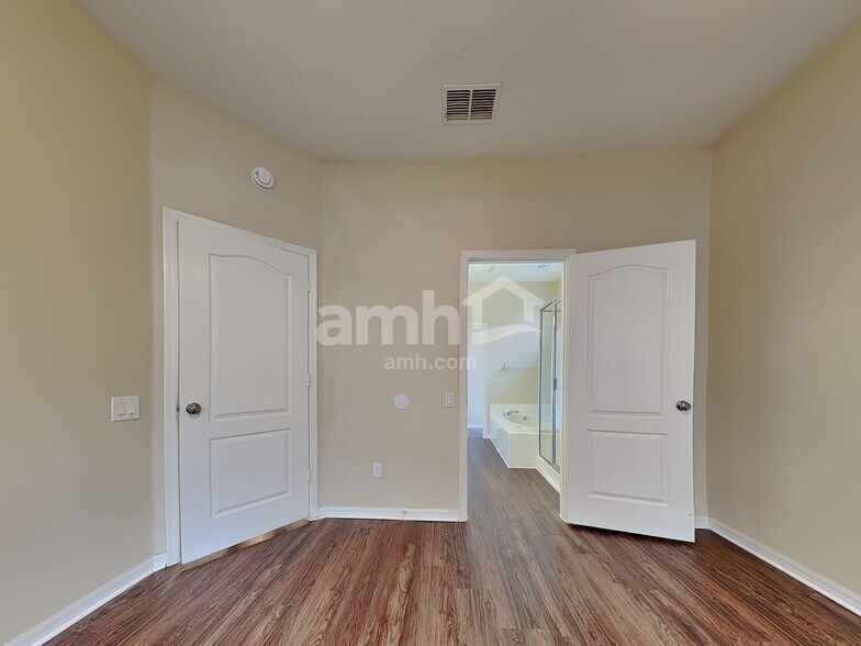 Building Photo - 9309 Hunters Park Way
