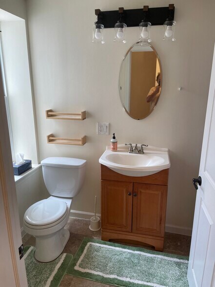Bathroom - 604 Gerritt St