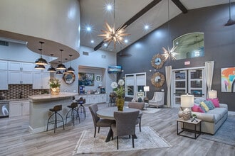 Building Photo - Vantage at Helotes