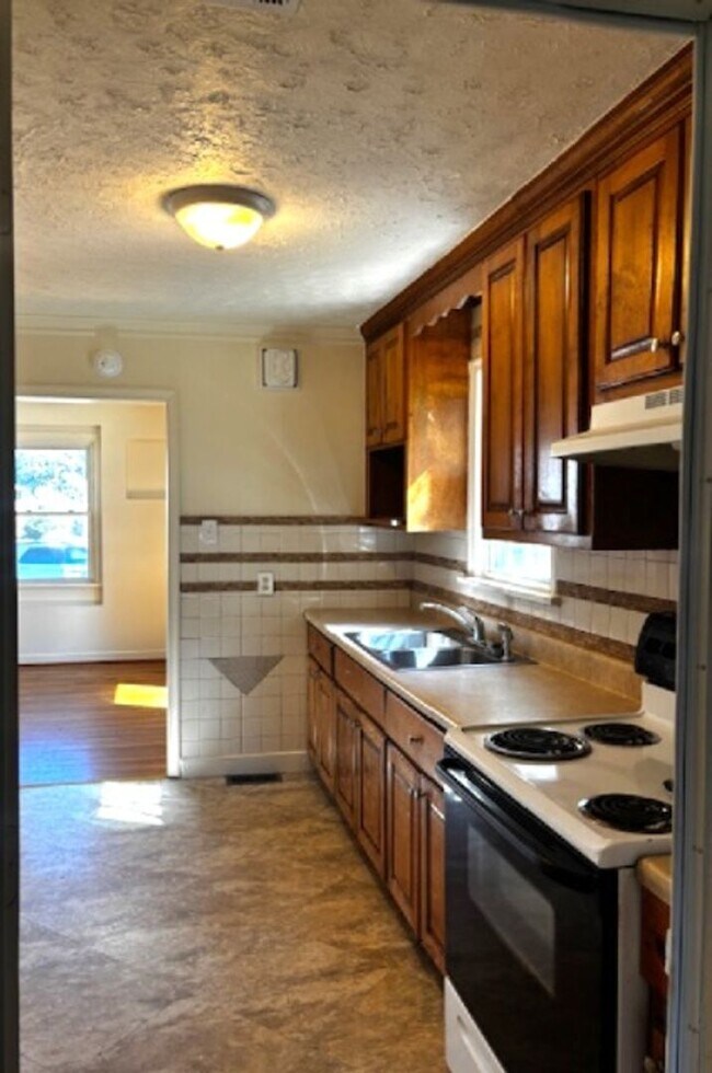 Building Photo - Price Reduced for March Move in