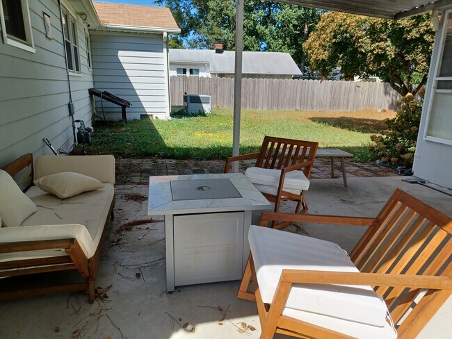 Building Photo - 8074 Driftwood Dr